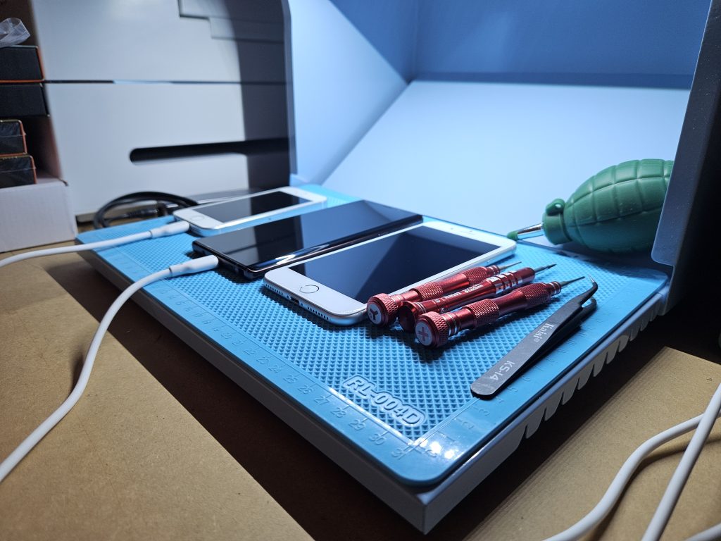 Smart Click Computers repairs phones in Cambridge, Waikato.